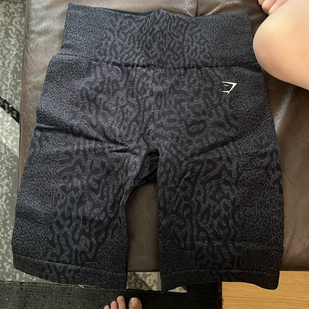 Gymshark Adapt Camo seamless shorts size small! Brand new only wore once. Black